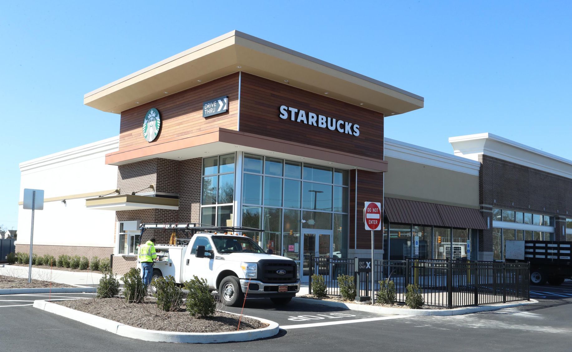 Starbucks at Gravelly Run Plaza